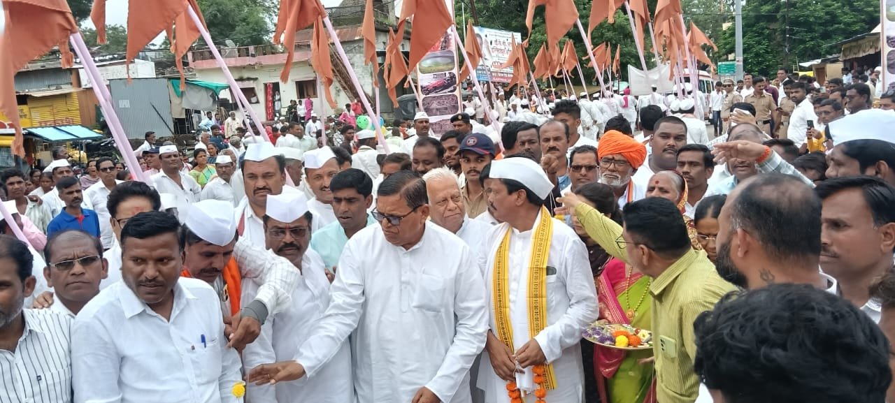 आमदार सिद्धार्थ खरात यांनी घेतले श्रींच्या पालखीचे दर्शन....