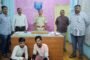 वाहून जाणाऱ्या महिलेस तरुणांनी वाचविले...