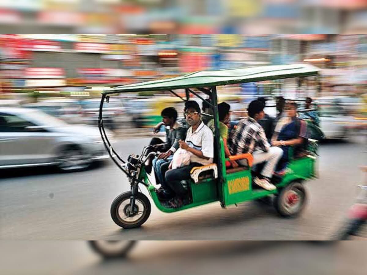 लातूर शहरात फ्रंटशिट घेणाऱ्या व गणवेष परिधान न करणाऱ्या बेशिस्त ऑटोरिक्षा चालका विरूध्द विशेष मोहिम....