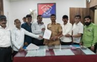 पत्रकार प्रथमेश कुडेकर यांच्यावर हल्ला : “व्हॉईस ऑफ मिडिया” कडून कर्जत पोलिसांना निवेदन ...