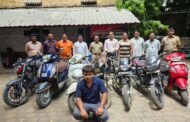 अकोला:पो.स्टे. सिटी कोतवाली, अकोला डी. बी. पथकाने मोटार सायकल चोराला अटक करून त्याचे कडुन एकुण ०७ चोरीच्या मोटार सायकली हस्तगत केल्या बाबत...