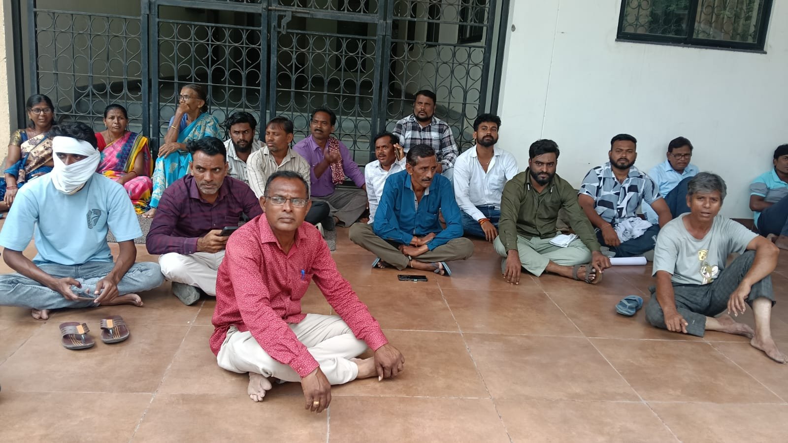 मुख्याधिकारी न.पा.वर्धा आणि फुटपाथ दुकानदारांच्या बैठकीत अतिक्रमण कार्यवाही वर निघाला तोडगा