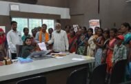 अनेक वर्षापासून पात्र असून प्रधानमंत्री आवास योजने पासून वंचित लाभार्थ्यांनी मुख्याधिकाऱ्यांना दिले निवेदन...