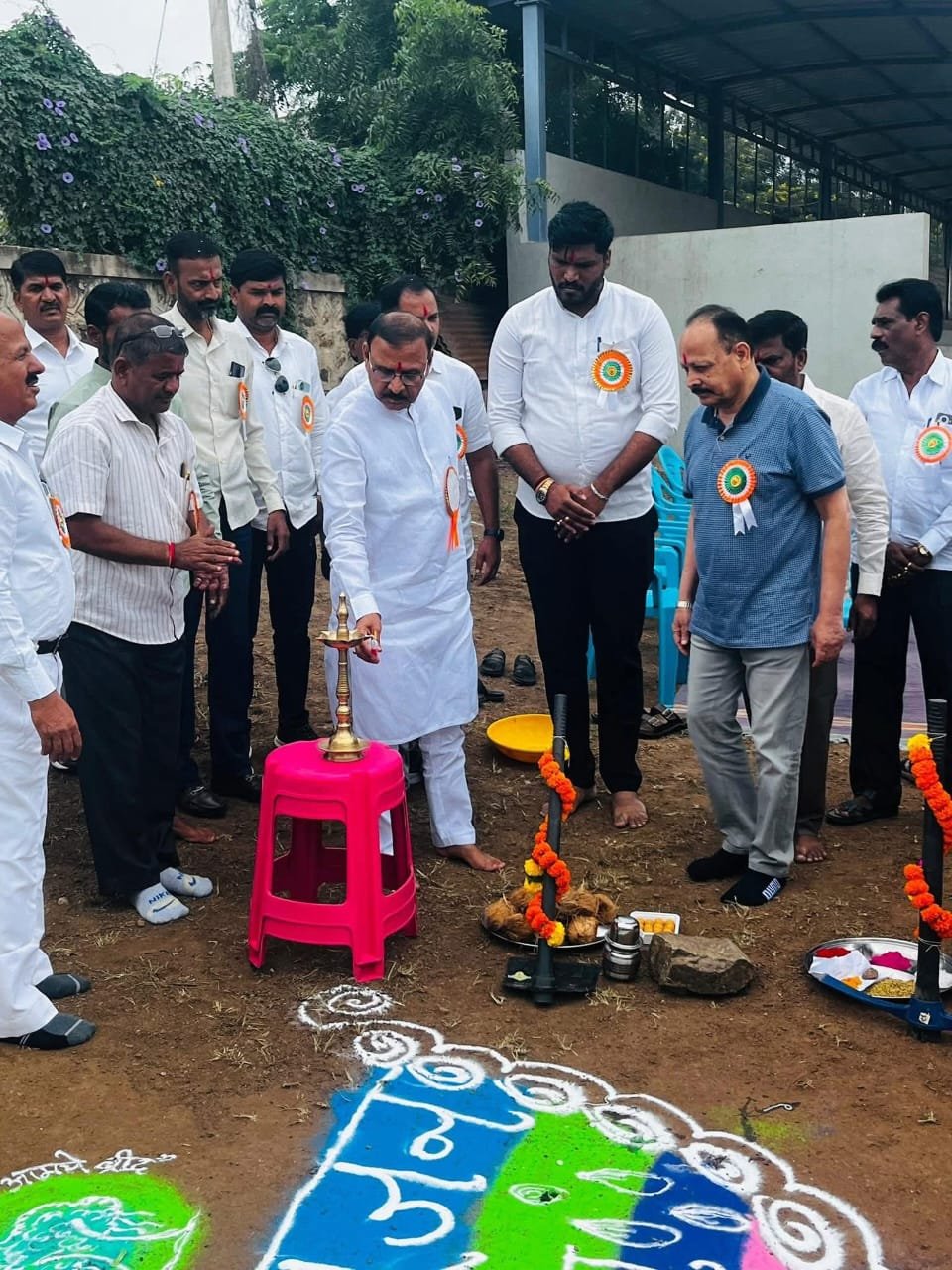 दहिवडी येथे रयत शिक्षण संस्थेचे महात्मा गांधी विद्यालय व ज्युनिअर कॉलेज येथे ओव्हर हेड व अंडर ग्राऊंड पाण्याच्या टाकीचे केले भूमिपूजन. ...