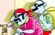 अकोला: दिवसाढवळ्या तेल्हारा शहरात घरफोडीः २४,५०० रुपये लंपास