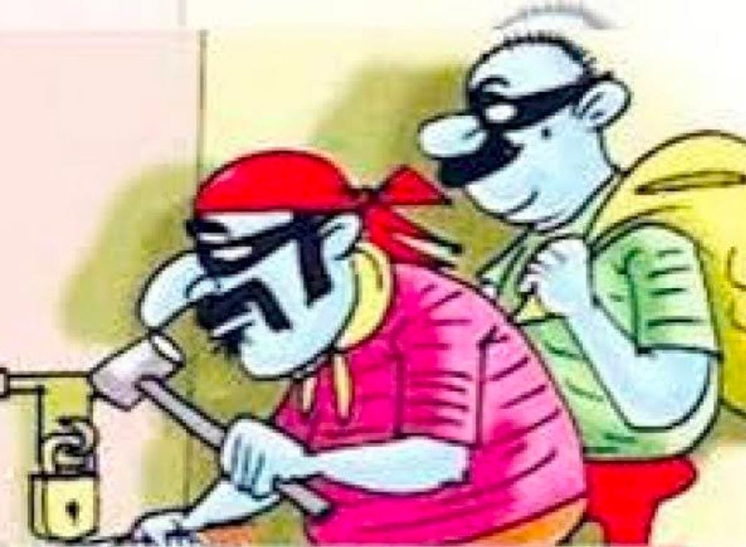 अकोला: दिवसाढवळ्या तेल्हारा शहरात घरफोडीः २४,५०० रुपये लंपास