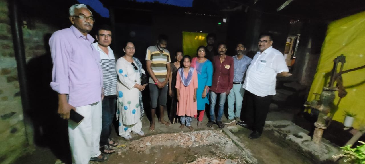 ओरीजनल सोन्याचा तुकडा व चांदिचे बिस्किटे काढले जमिनीतून...?