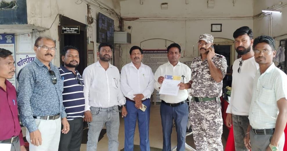 गडचिरोलीत शासकीय शाळांमध्ये बेकायदेशीर राजकीय प्रचार!