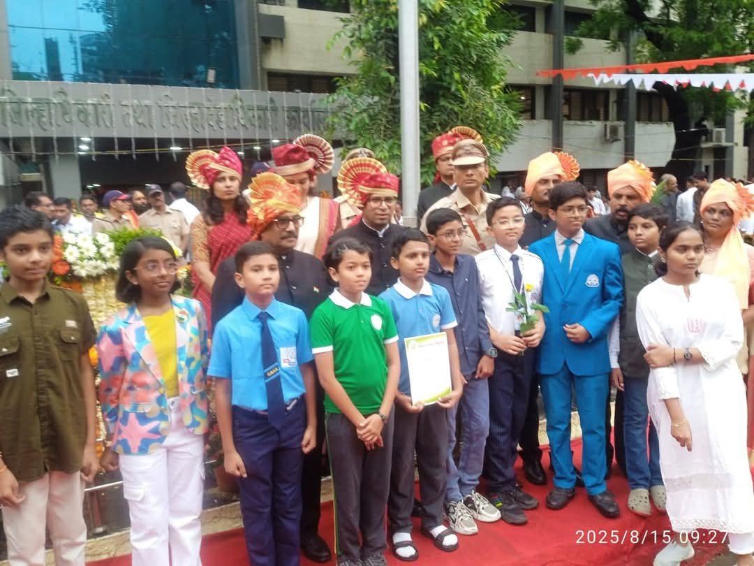 पालकमंत्री अतुल सावे यांच्या हस्ते प्रथमेश गोविंदराव गीते व विद्यार्थ्यांचा सन्मान