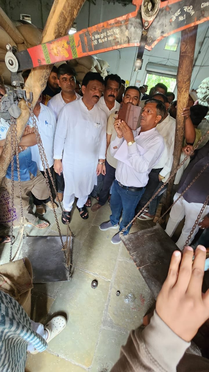 गरीबांच्या ताटावर डल्ला मारणाऱ्यांना आमदार बकाने यांचा धडा.....