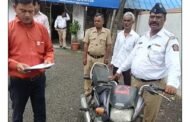 वाहतूक शाखेच्या नाकाबंदी दरम्यान नागपूर MIDC येथील चोरीची मोटार सायकल जप्त...