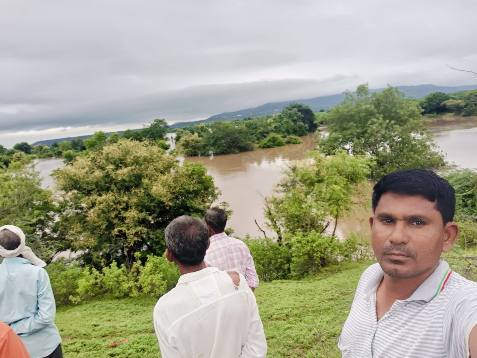 पुराचे वलय संपूर्ण गावाला...