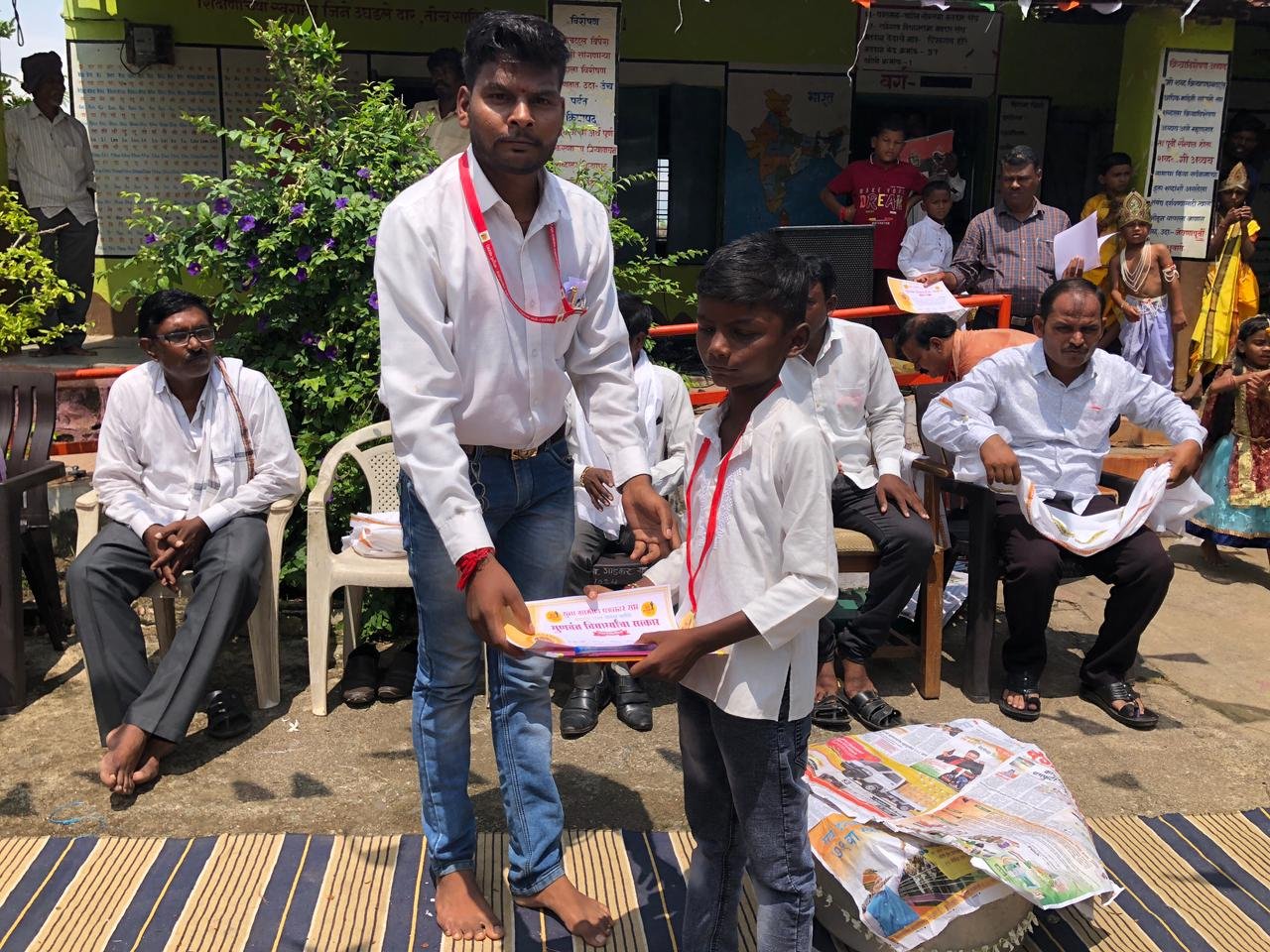 युवा ग्रामीण पत्रकार संघ महाराष्ट्र राज्य यांच्या वतीने जि.प.डिजीटल प्राथमिक शाळा पिंपळगाव (होरे) येथे २०२४-२५च्या गुणवंत विद्यार्थ्यांचा सत्कार