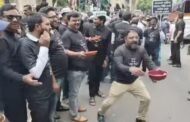 विदर्भातील शासकीय कंत्राटदारांचे नागपुरातील संविधान चौकात फडणविस सरकार विरोधात भिक मांगो आंदोलन !