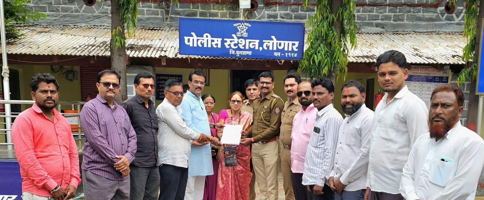 लोणार न. पा. मुख्याधिकाऱ्या विरोधात शिवसेना (उ.बा.ठा) ची पोलिसात फिर्याद दाखल...