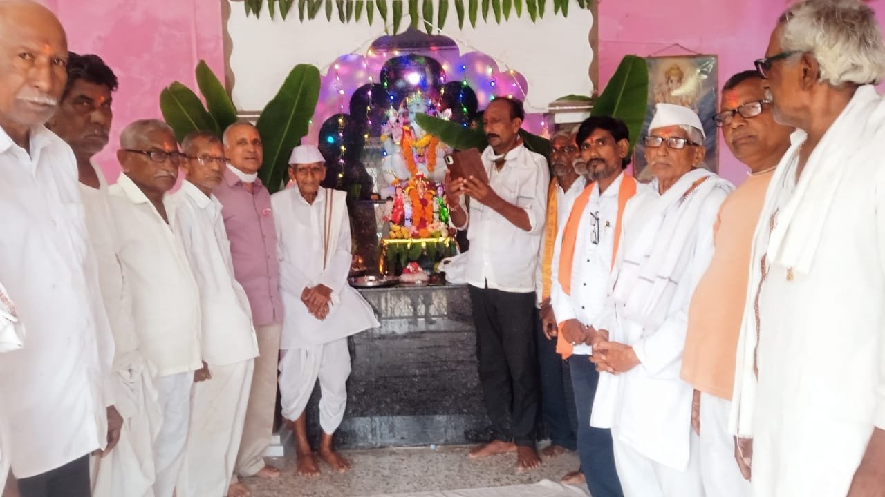 कुरझडी (जा.)ग्रामस्थांनची एक गाव एक गणपती.१०४ वर्षा पासून ची परमपरा आजही कायम.