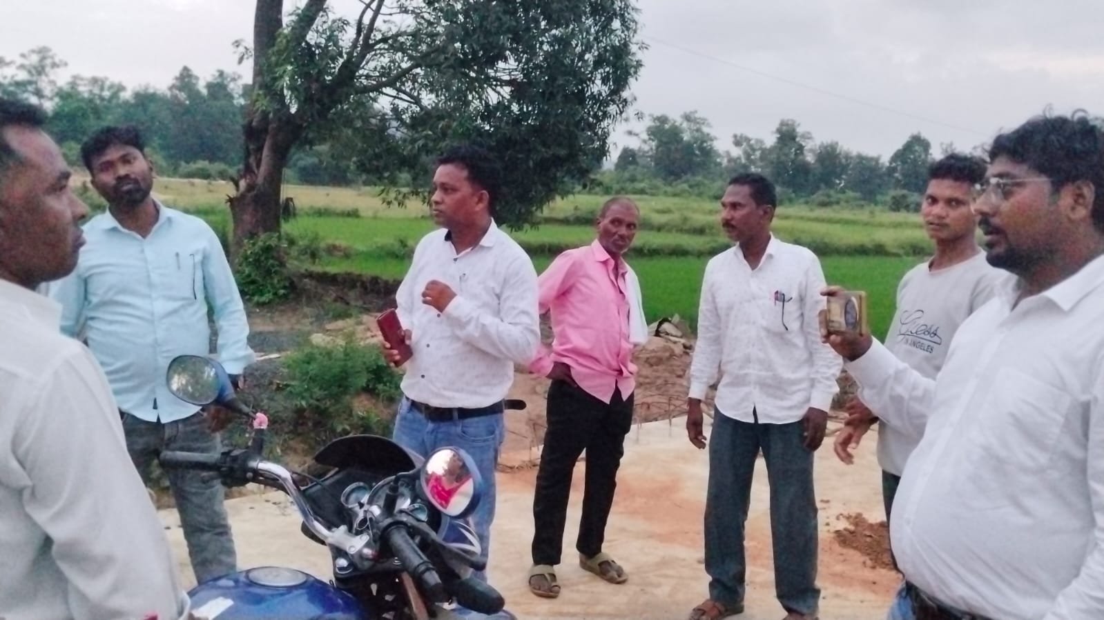 आरमोरी तालुक्यातील कुलकुली नाल्यावर पुलियाचे बोगस काम : अवैध मुरूम चा वापर