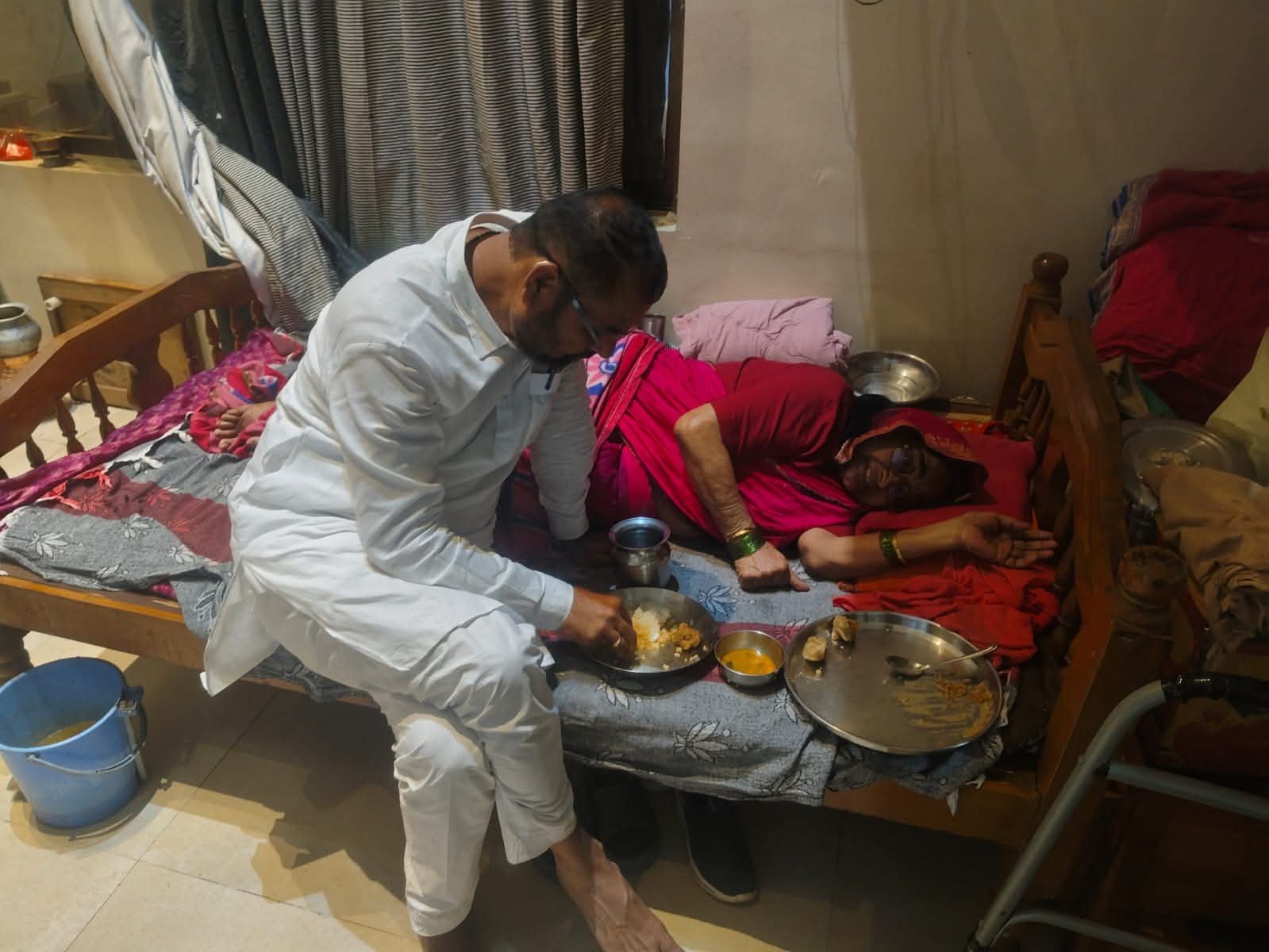 आयुष्यभर आमच्यासाठी कष्ट करणारी माझी आई…