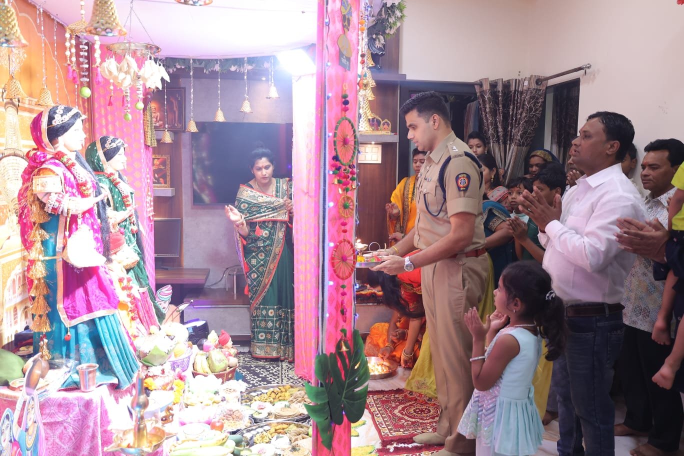 अकोला जिल्हा पोलीस अधीक्षक आर्चीत चांडक यांच्या हस्ते महालक्ष्मीची आरती.....