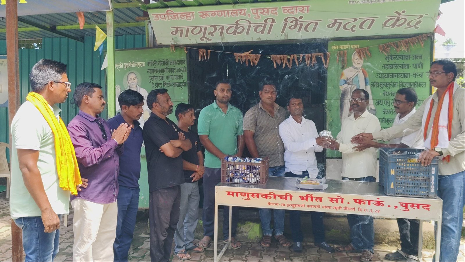 माणुसकीची भिंत कडून दैनिक महाक्रांती न्युज पोर्टल चे प्रतिनिधी सिद्धार्थ कदम यांचा वाढदिवस उत्साहात साजरा...