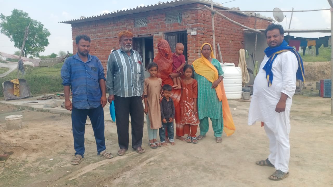मुस्लिम भाई को शिवपुरी गांव से बहिष्कार किया...
