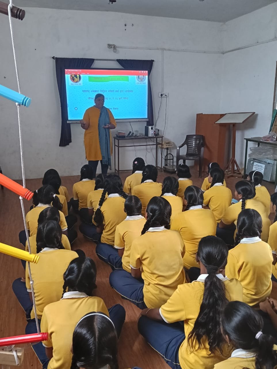 पाळी सुरू झालेल्या मुलींनी पाळी आल्यावर गोंधळून जावू नये - कविता राठोड