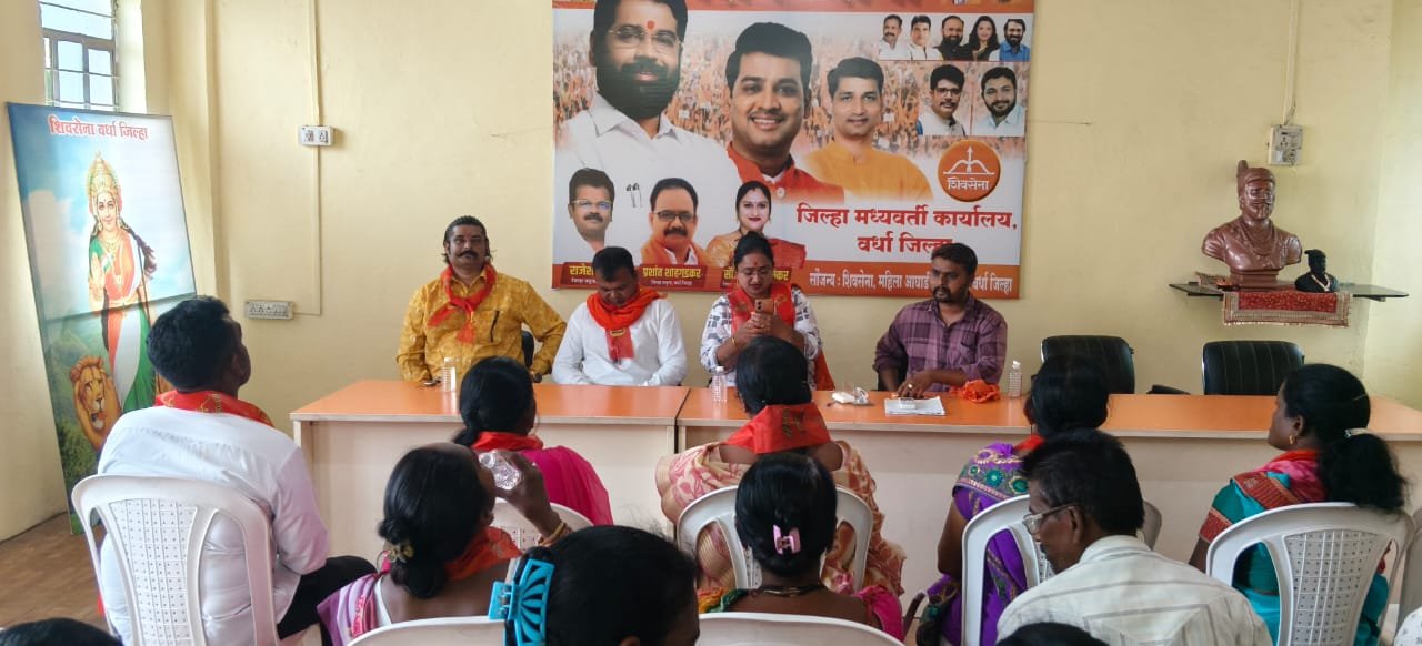 आज उ.बा.ठा शहरप्रमुख मिलन गांधी यांनी शिवसेना (एकनाथजी शिंदे साहेब गट) मध्ये जाहीरपणे प्रवेश केला....