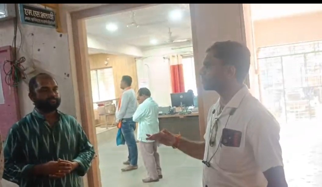 हृदयविकाराच्या झटक्याने मृत्यू की प्रशासकीय दुर्लक्षामुळे बळी?