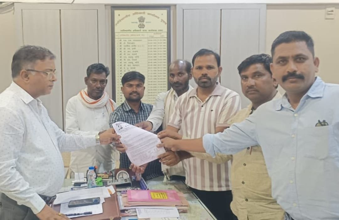 सरन्यायाधीश मा. भूषण गवई यांच्यावर हल्ल्या करणाऱ्या आरोपीवर देशद्रोहाचा गुन्हा दाखल करा:– भीम आर्मी व आजाद समाज पार्टी चे राष्ट्रपतींना निवेदन...