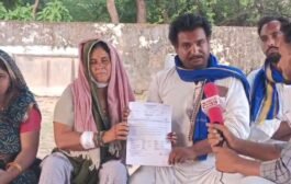 विधायक प्रत्याशी भेरूलाल रेगर ने थाने अधिकारी पूरणमल मीणा जी को मुकदमा दर्ज होने पर बधाई दी....