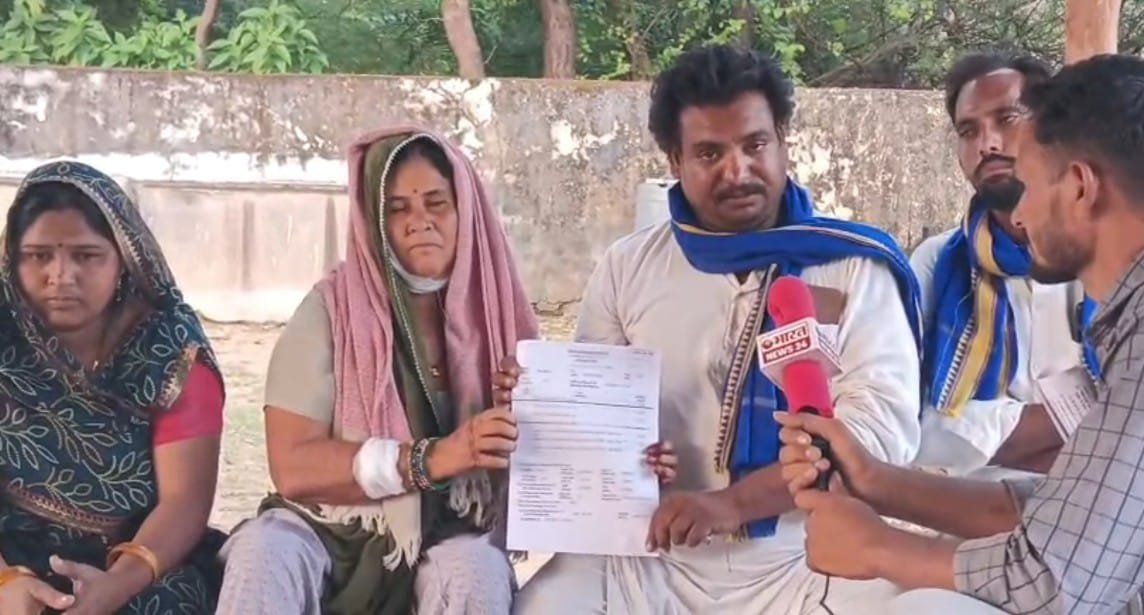 विधायक प्रत्याशी भेरूलाल रेगर ने थाने अधिकारी पूरणमल मीणा जी को मुकदमा दर्ज होने पर बधाई दी....