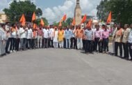 सरसकट कर्जमाफी ' च्या घोषणेवर सरकारचा यू-टर्न! शिवसेनेचा उबाठा हिंगणघाटमध्ये जाहीर निषेध !