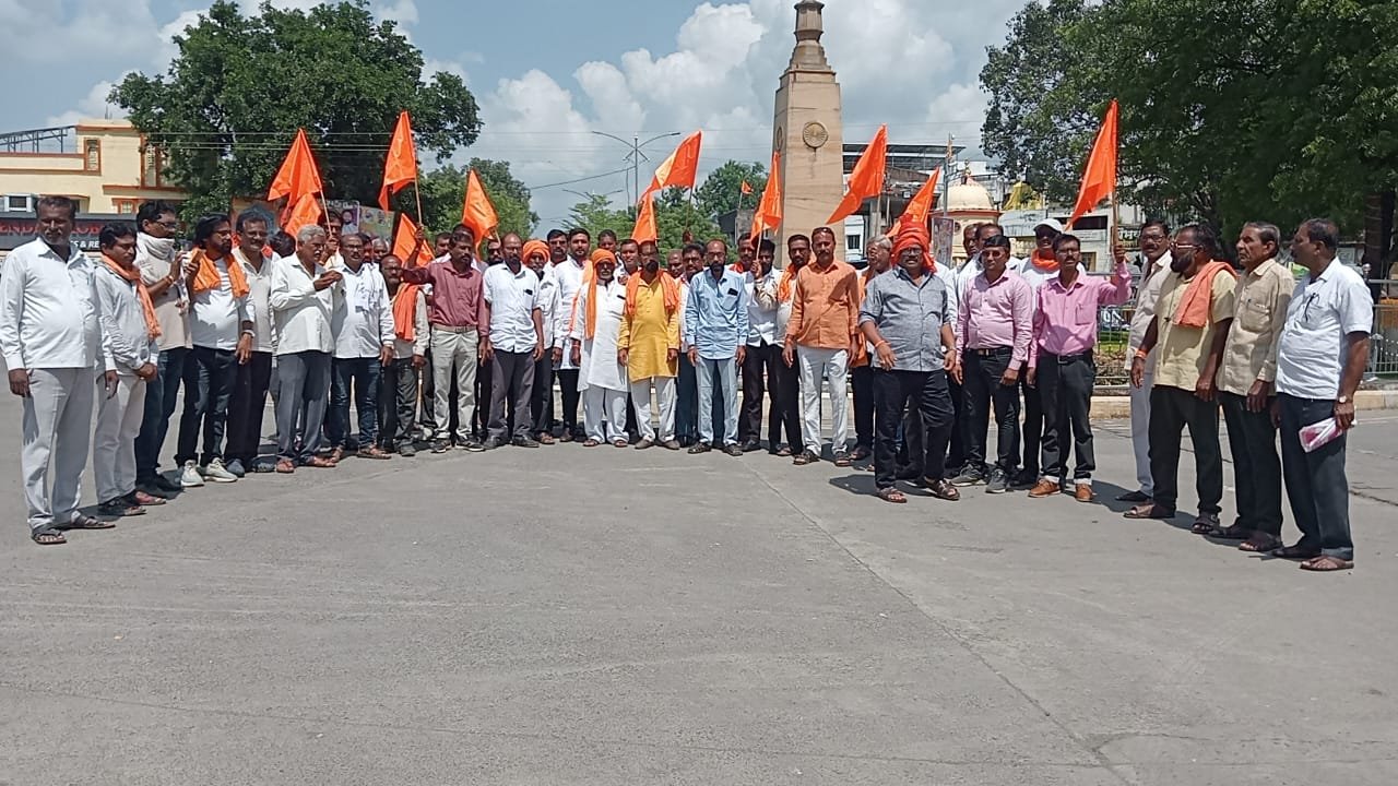सरसकट कर्जमाफी ' च्या घोषणेवर सरकारचा यू-टर्न! शिवसेनेचा उबाठा हिंगणघाटमध्ये जाहीर निषेध !